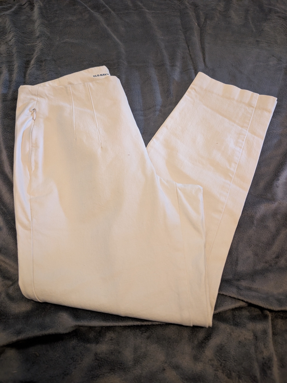 Old Navy Women's Cropped Chino Pants in Cream